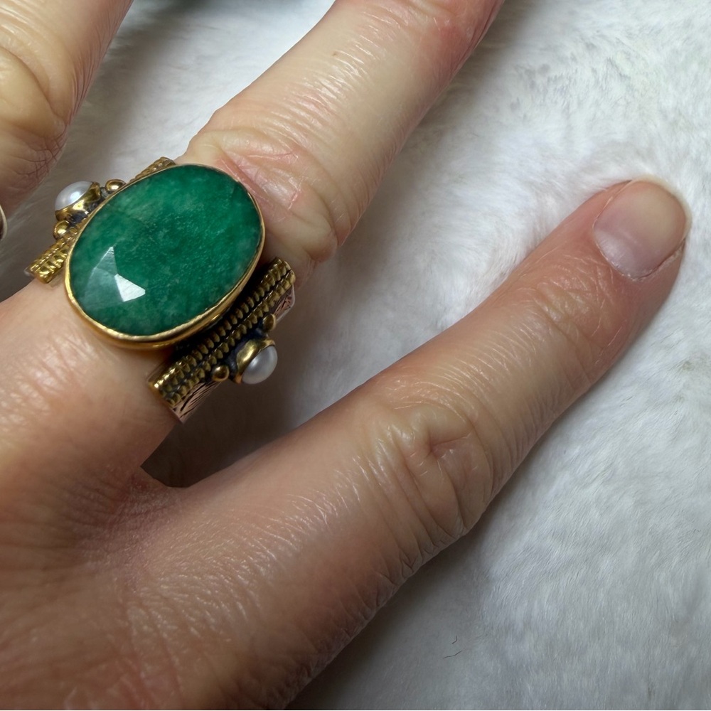 Elegant Green Stone Gold Ring